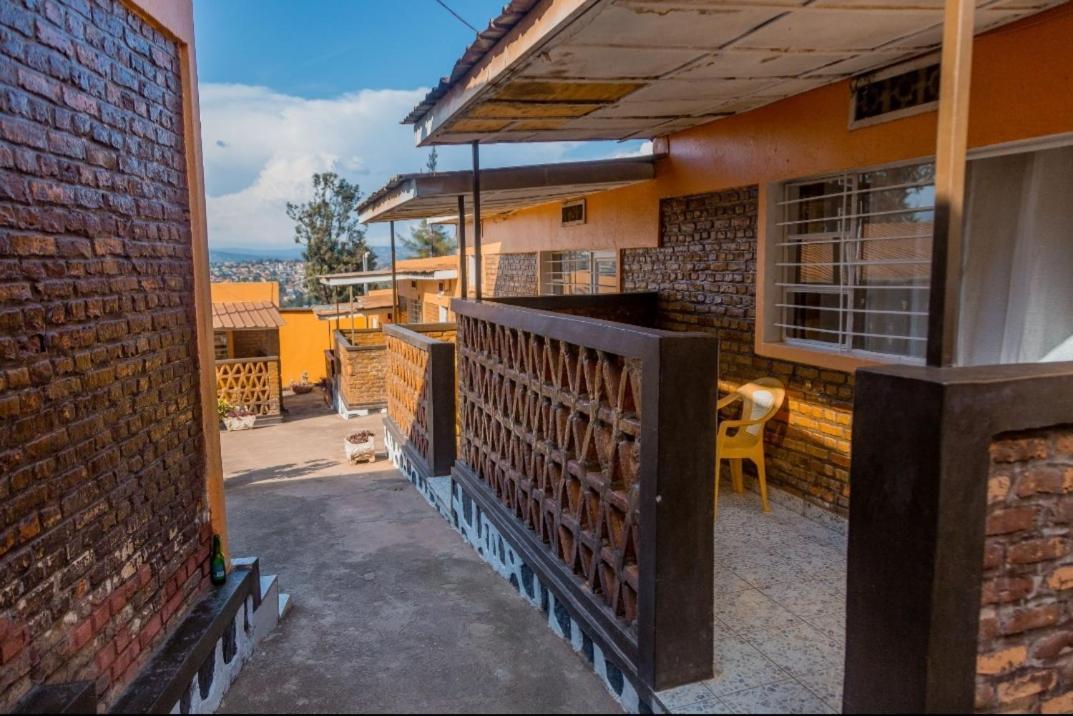 Auberge La Caverne Кигали Экстерьер фото